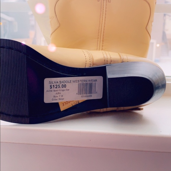 Boots - Picture 3 of 3